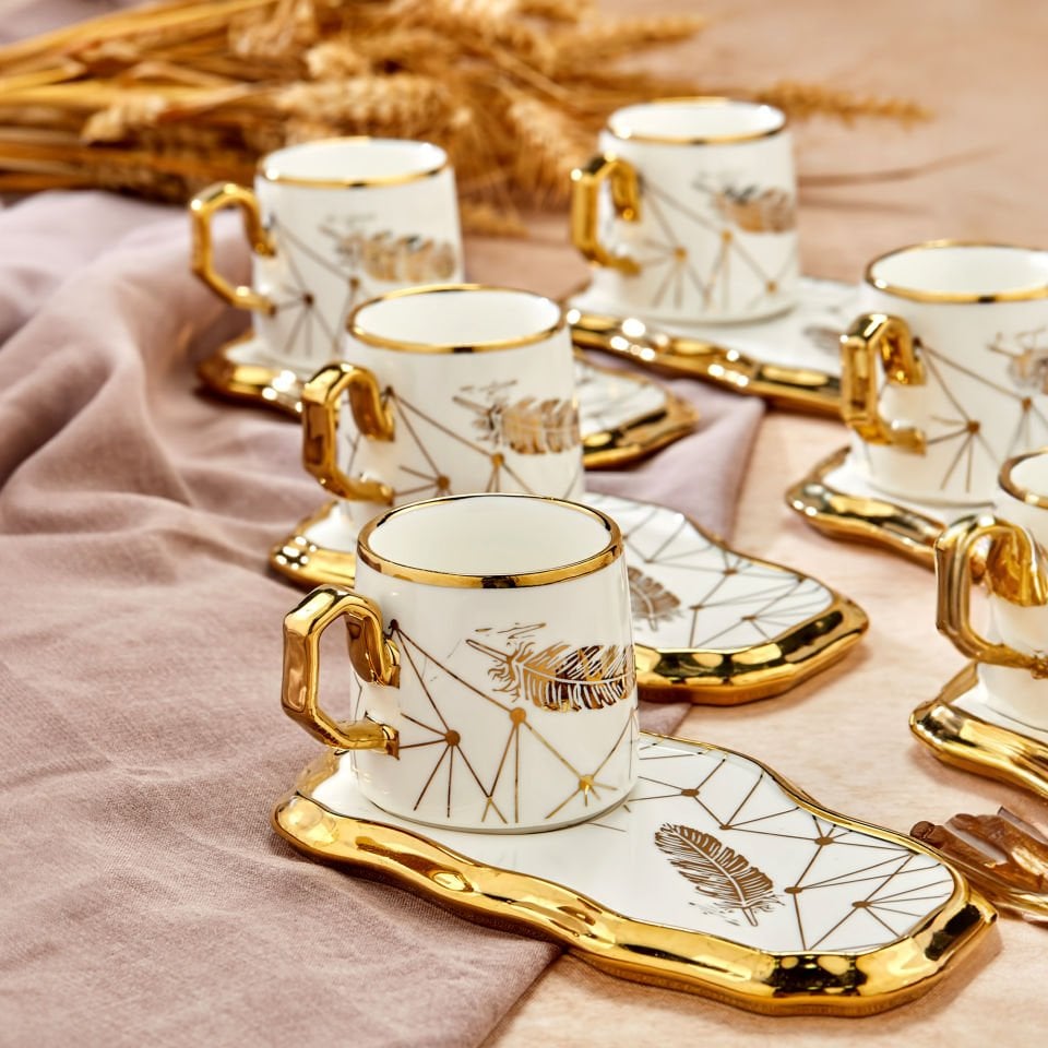 Carmen 6 Kişilik Porselen Gold Detaylı Tüy Desenli Sunumlu Çay  Fincan Takımı