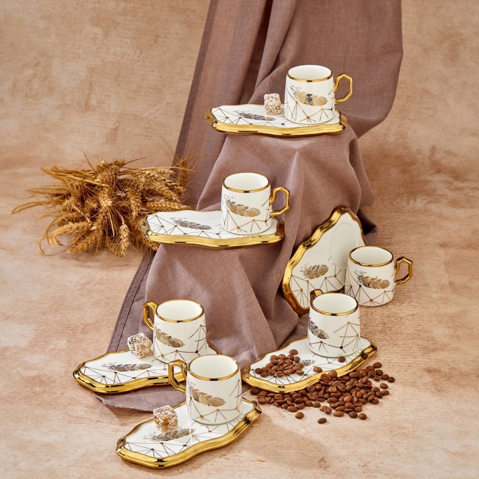 Carmen 6 Kişilik Porselen Gold Detaylı Tüy Desenli Sunumlu Çay  Fincan Takımı