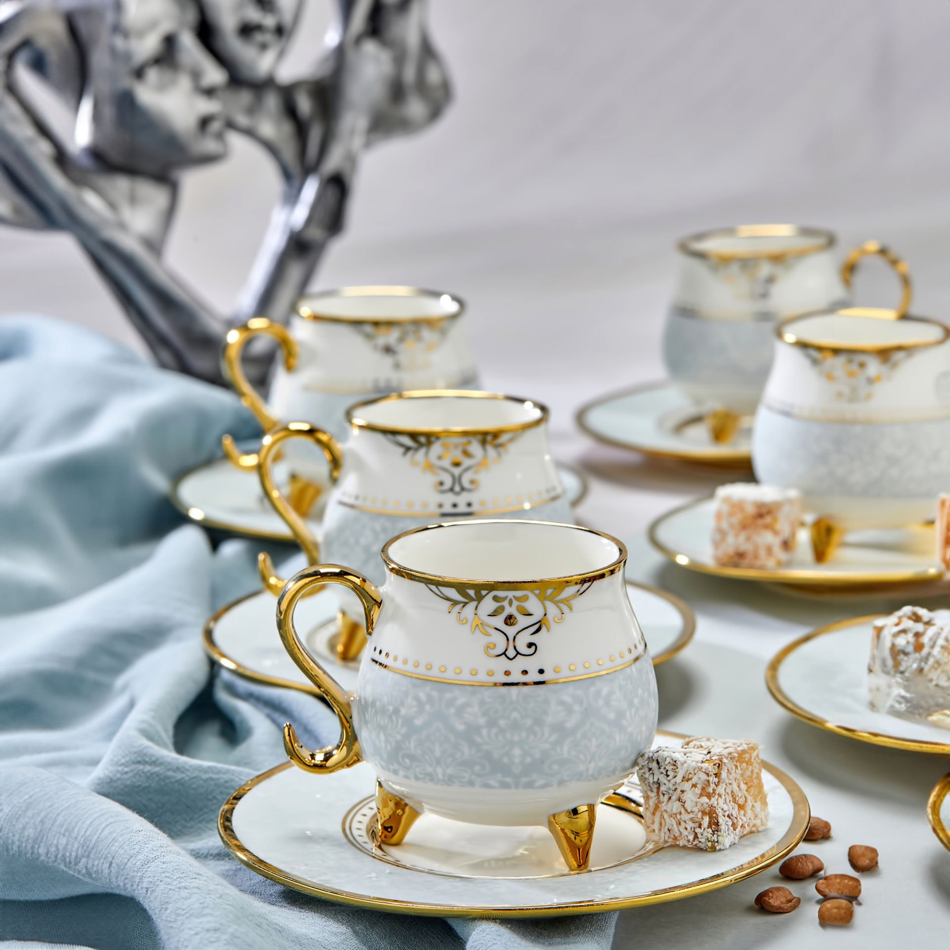 Carmen 6 Kişilik Porselen Gold Detaylı 3 Ayaklı Çay Fincan Takımı