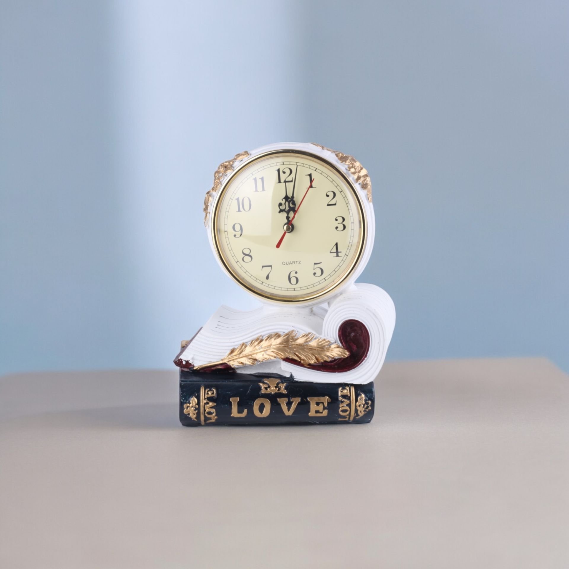 Polyester Dekoratif Kitap ve Tüy Kalem Tasarımlı Masa Saati - Love Temalı Quartz Saat