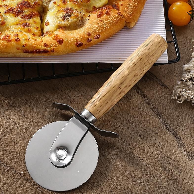 Ahşap Saplı Paslanmaz Çelik Pizza Kesici Bıçağı - Hamur Kesme Aleti