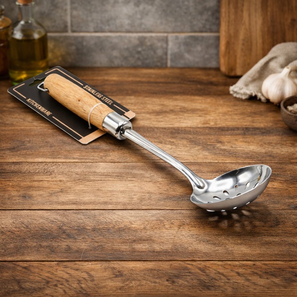 Ahşap Saplı Paslanmaz Çelik Delikli Servis Kaşığı Mutfak Kepçesi VD9224