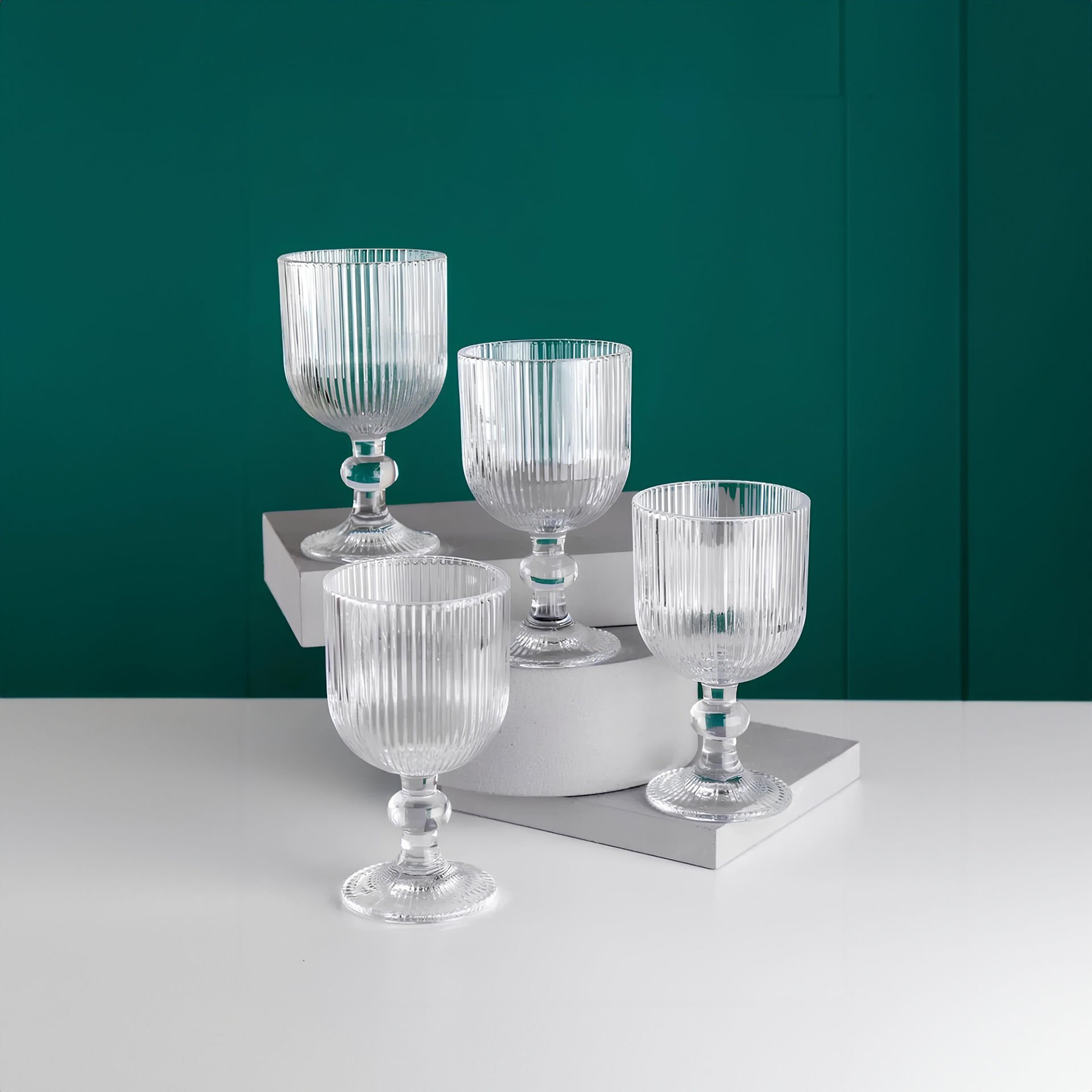 Lucca Ayaklı 4'lü Cam Bardak Seti - 370 ml