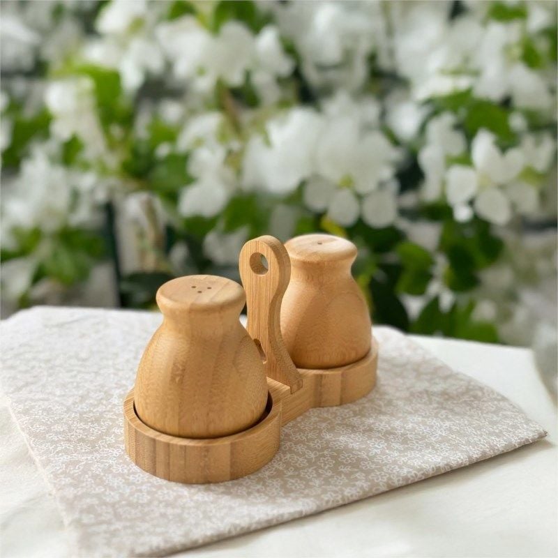 Bambu Taşımalı Tuzluk Biberlik Seti 2'li Doğal Ahşap Standlı Baharatlık Takımı