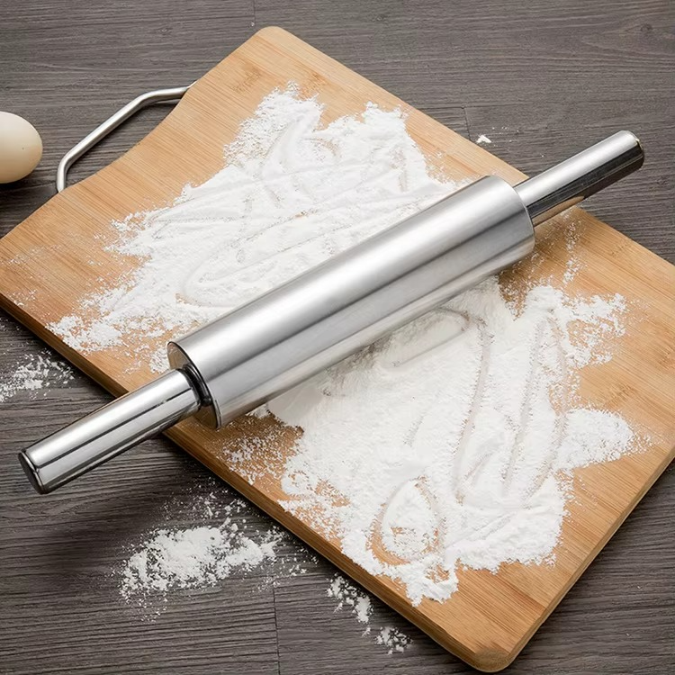 Paslanmaz Çelik Merdane – Ergonomik Döner Saplı Hamur Açma Rulosu Gümüş