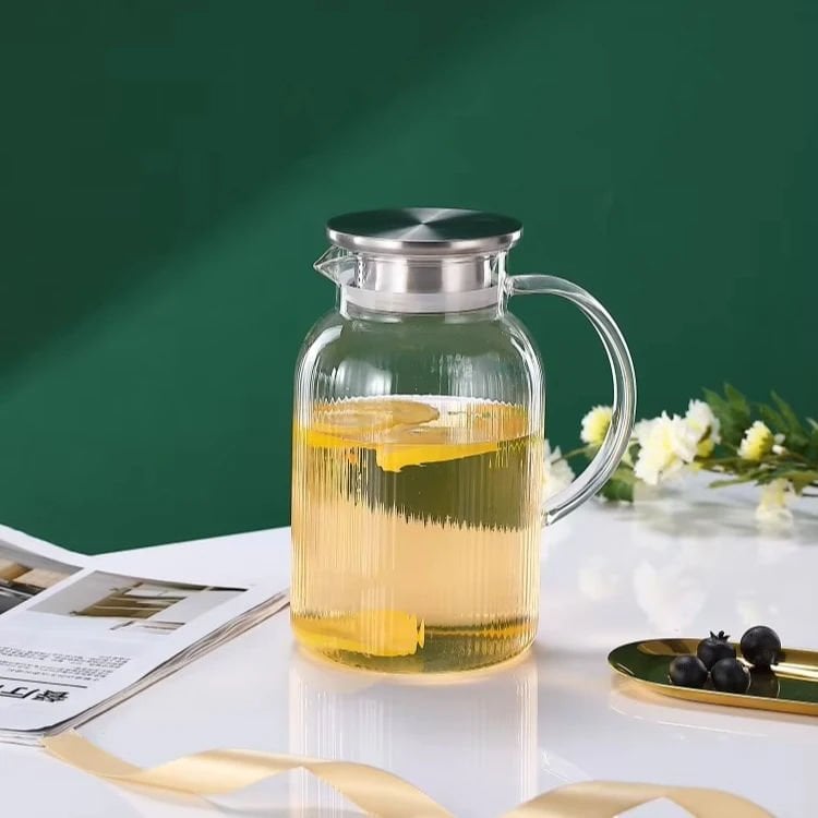 Metal Kapaklı Borosilikat Isıya Dayanıklı Çizgili Cam Sürahi 1,6 Litre
