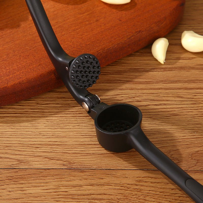 Siyah Renk Ergonomik Sarımsak Ezici – Pratik Paslanmaz Çelik Gövdeli Mutfak Aleti