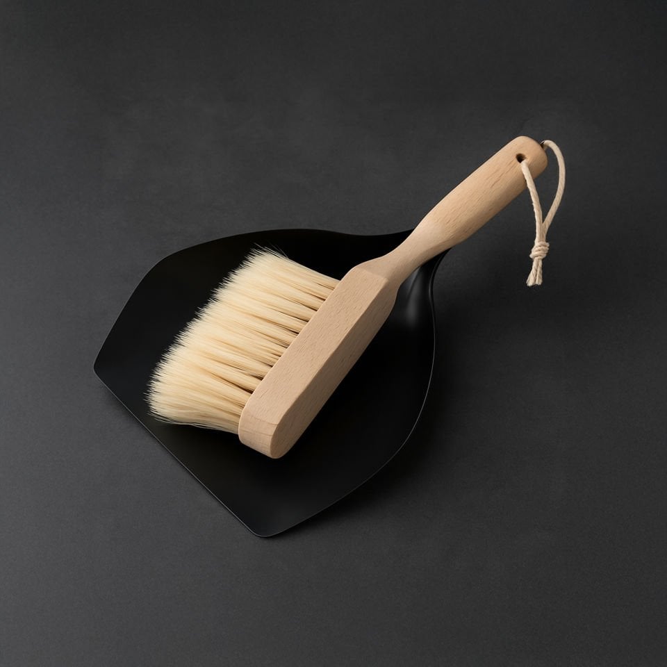 Ahşap Saplı Plastik Faraş ve Temizlik Fırçası Seti – Ergonomik ve Dayanıklı Tasarım