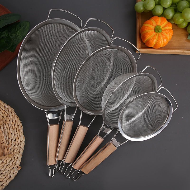 Ahşap Saplı Paslanmaz Çelik Un Makarna Sebze Süzgeci Eleği 18 cm
