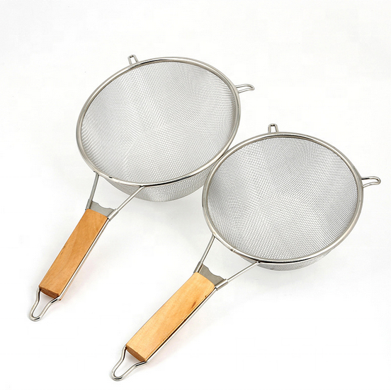 Ahşap Saplı Paslanmaz Çelik Un Makarna Sebze Süzgeci – Yuvarlak Tel Elek 22 cm